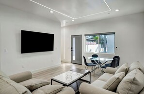 Smart TV - 5841 Vanalden Ave  3 bedroom 2 1/2 bath House All the amenity includes. (Los Angeles)