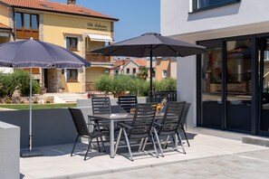 屋外ダイニングエリア