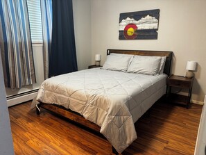 1 bedroom, free WiFi, bed sheets - Cozy Condo in WP - On Blue Bus Route - Walk to Downtown, Restaurants, Grocery (Winter Park)
