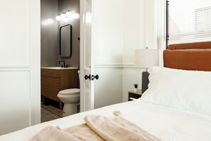 2 chambres, coffres-forts dans les chambres, fer et planche à repasser