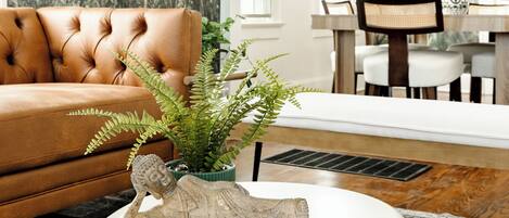 Smart TV, videojuegos, futbolito, mesa de ping pong