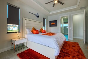 4 bedrooms, iron/ironing board, travel cot, free WiFi - VILLA STINGRAY – HEATED POOL & SPA | LAKE VIEW | BOAT RENTAL + TOURS VOUCHER INCL. (Cape Coral)