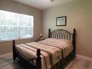 2 bedrooms, iron/ironing board, free WiFi, bed sheets - Beachwalk #107 in Fort Myers (Fort Myers)