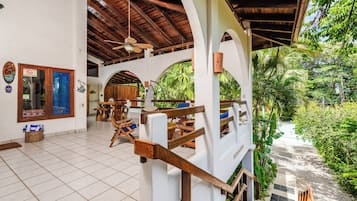 Signature-Apartment, Poolblick | Terrasse/Patio