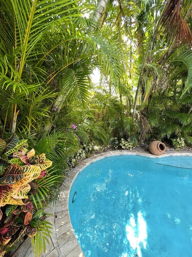 Highland Palms Oasis Home, your own private house, a block from the beach