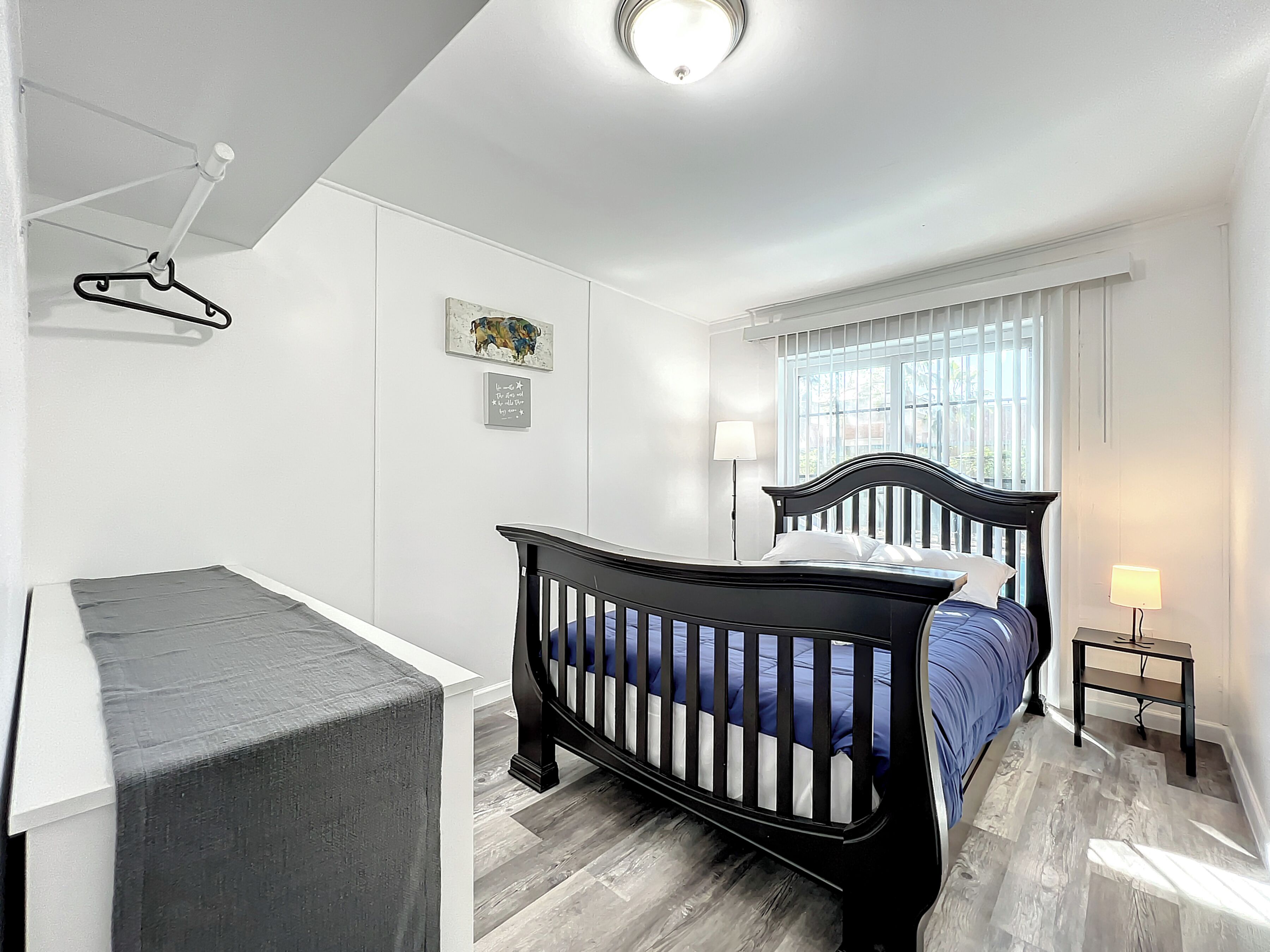 1 bedroom, bed sheets