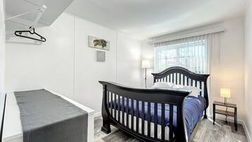 1 bedroom, bed sheets