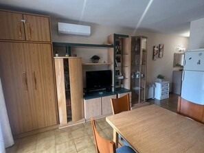 Interior - 109-DECATHLON Apartment in the center of Salou! (Salou)