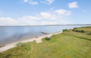 Nær stranden og fisking