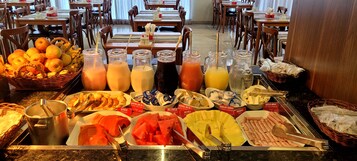 Café da manhã self-service grátis todos os dias
