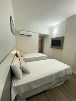 Quarto duplo básico, vista para a cidade | Roupas de cama antialérgicas, camas com colchões pillow-top