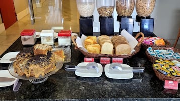 Café da manhã self-service grátis todos os dias