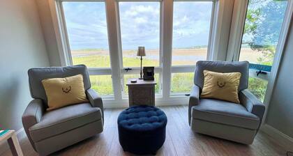 Waterview Retreat. Amenity Cards Available.