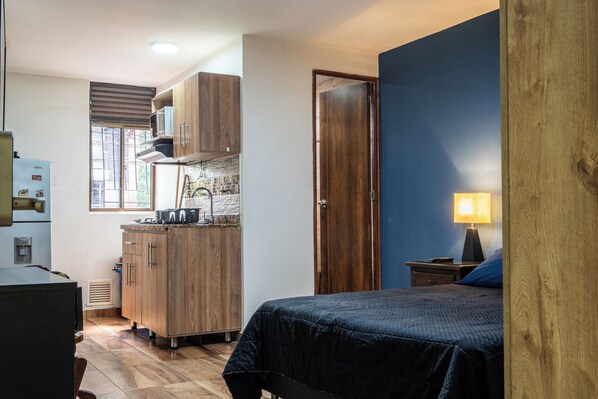 Individually decorated, individually furnished, desk, free WiFi - Coliving Malibu (Medellín)