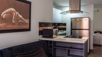 Comfort-Apartment | Eigene Küche | Großer Kühlschrank, Mikrowelle, Geschirrspüler