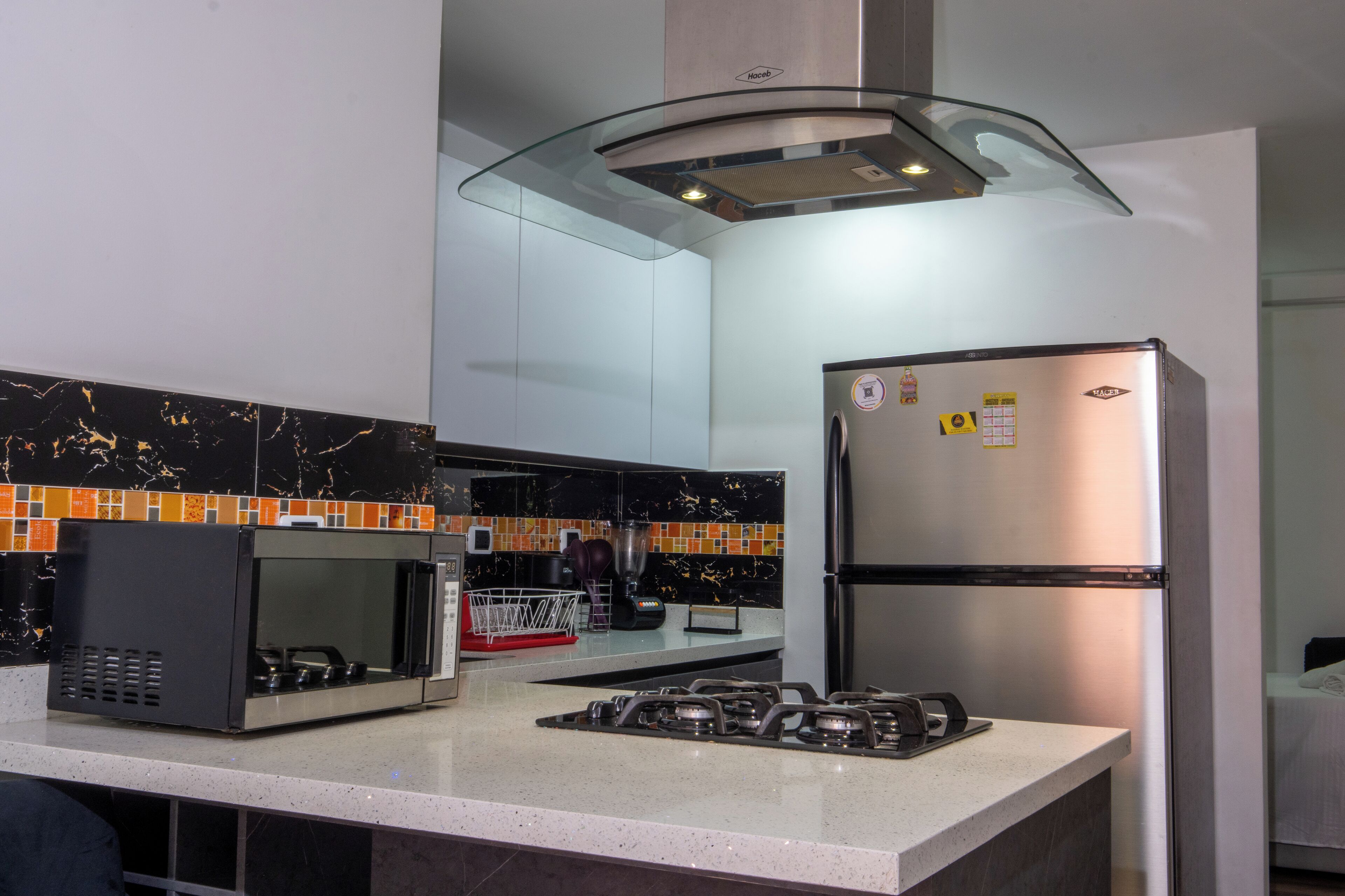 Comfort-Apartment | Eigene Küche | Großer Kühlschrank, Mikrowelle, Geschirrspüler