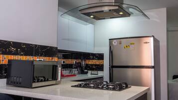 Comfort-Apartment | Eigene Küche | Großer Kühlschrank, Mikrowelle, Geschirrspüler