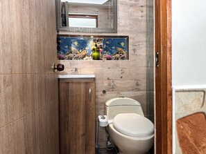 コンフォート アパートメント | バスルーム | ジェットバス、トイレットペーパー