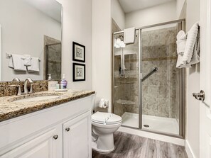 Bathroom - Family-friendly 4-bed Townhome Near Disney World (Kissimmee)