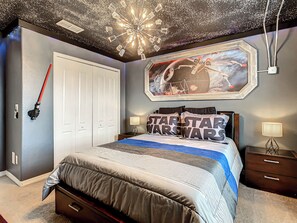 4 bedrooms, iron/ironing board, bed sheets - Family-friendly 4-bed Townhome Near Disney World (Kissimmee)