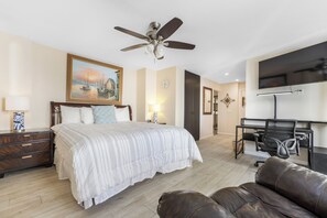 3 chambres, bureau, fer et planche à repasser, lit parapluie