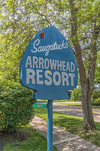 Arrowhead #4 - Walking distance to downtown Saugatuck, Updated studio