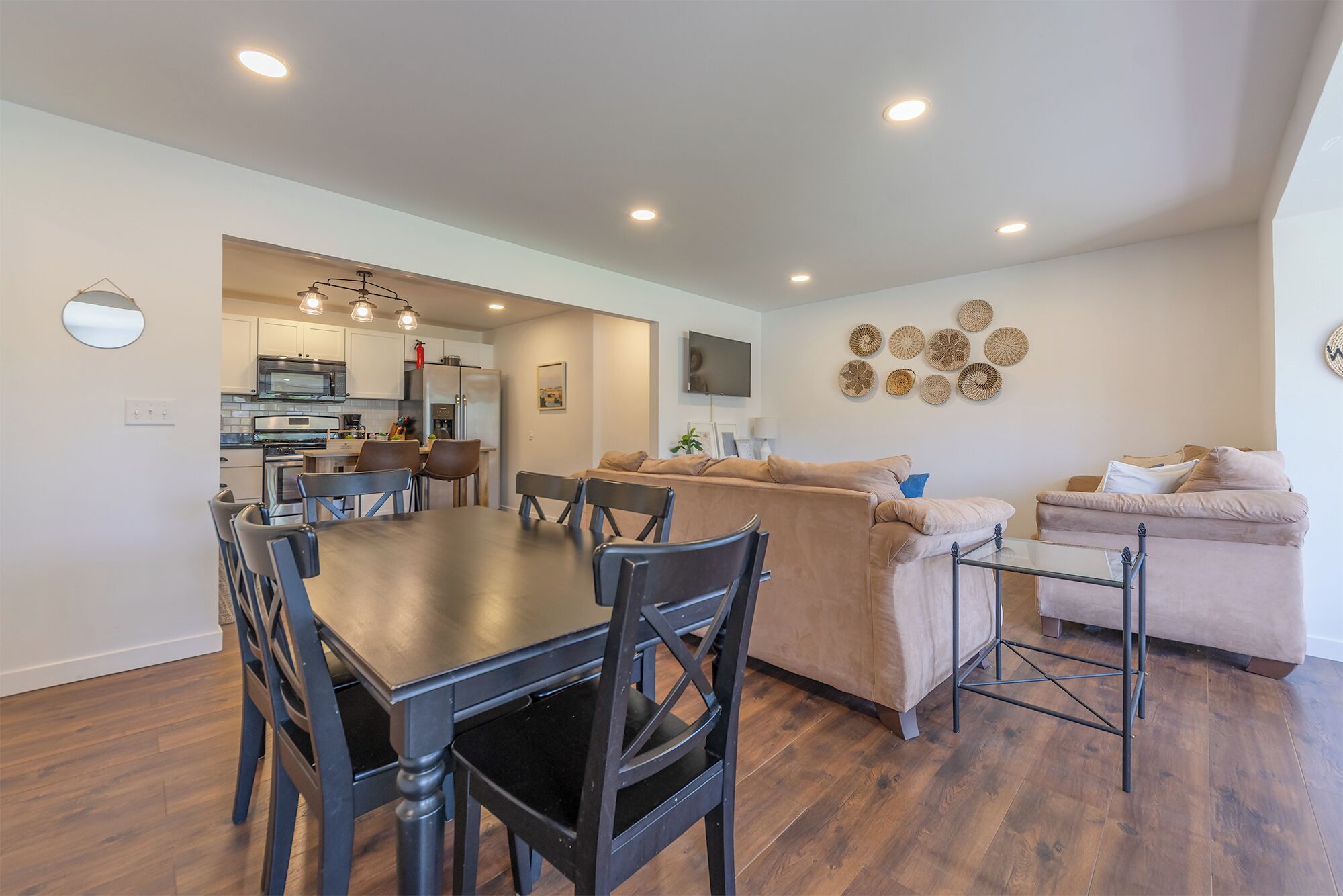 Timber Lodge Walkable to shops, shoreline & craft beer