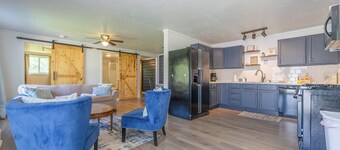 Hickory Cottage: Cozy 2-Bedroom in Douglas, MI, close to beaches, downtown, antiques and more!*