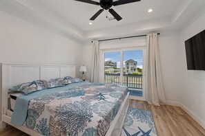 2 bedrooms, iron/ironing board, free WiFi, bed sheets - Ocean Breeze 102: Dog Friendly, Brand New Townhome, Close to Beach! (Kill Devil Hills)