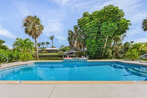 Beheizter Pool