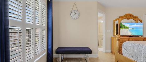 3 bedrooms, desk, iron/ironing board, free WiFi