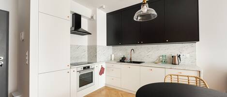 Kühlschrank, Ofen, Herdplatte, Geschirrspüler