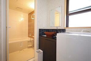 Hair dryer, towels - 2LDK property 7 minutes walk from B Tanbaguchi Sta / Kyoto Kyōto (Kyoto)