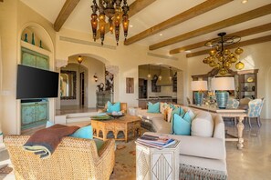 Smart-TV, Kamin, Videospiele, DVD-Player