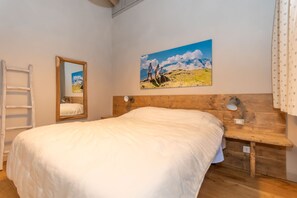 2 bedrooms, bed sheets