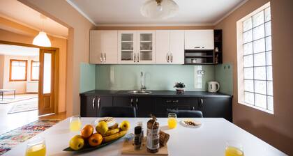 Spacious & Modern Apartments- Old Town
