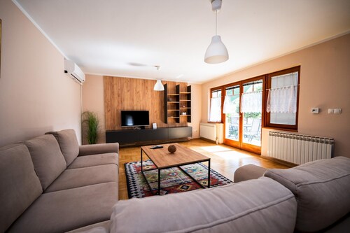 Spacious & Modern Apartments- Old Town