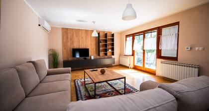 Spacious & Modern Apartments- Old Town