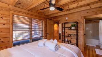 4 makuuhuonetta, silitysrauta/-lauta, ilmainen Wi-Fi, vuodevaatteet