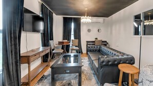Living area - 4BR Norfolk Home • Game Room • Dog Friendly (Norfolk)