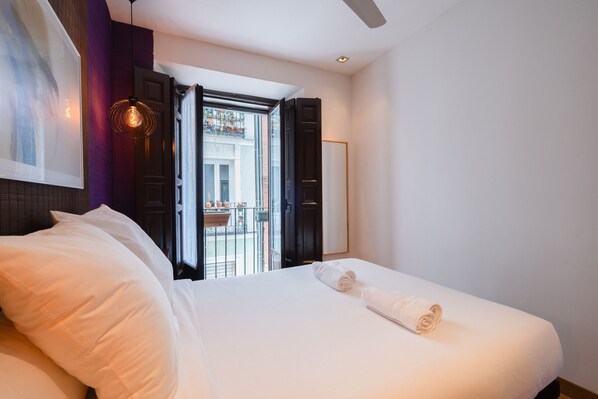 Free WiFi, bed sheets - apartamento en lavapies alquiler temporal (Madrid)