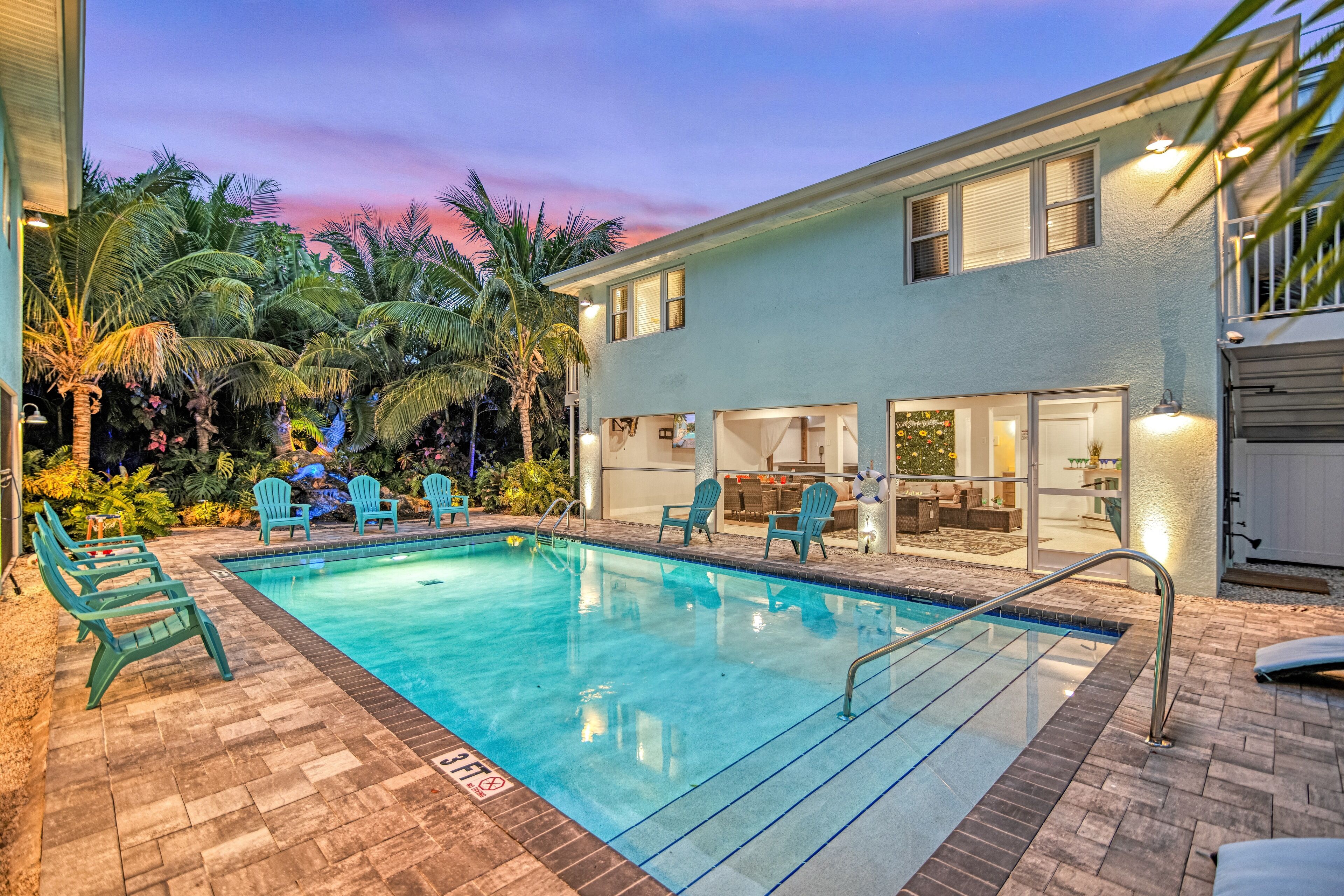 Pineapple Paradise | 1 Block from Beach, Community Pool, Resort Style Amenities! ☀️