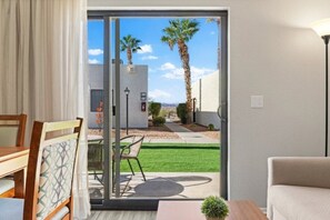 TV, fireplace - WorldMark Havasu Dunes - Studio (Lake Havasu)