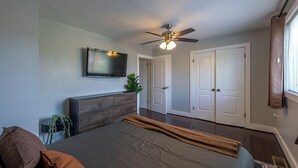 3 bedrooms, desk, iron/ironing board, WiFi