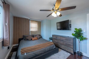 3 Schlafzimmer, Schreibtisch, Bügeleisen/Bügelbrett, WLAN