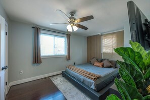 3 bedrooms, desk, iron/ironing board, WiFi