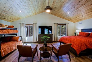 4 bedrooms, desk, WiFi, bed sheets - Luxury Cabin in a woods! Private location 7000 ft elevation, 4 seasons! (Prescott)