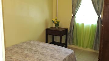 2 makuuhuonetta, silitysrauta/-lauta, vauvan matkasänky, Wi-Fi