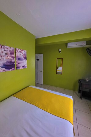 2 bedrooms, iron/ironing board, travel crib, WiFi - SK Safe Haven#2 (castries)