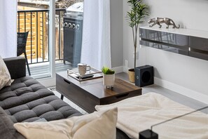Smart TV, libri, impianto stereo